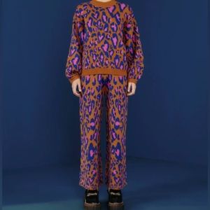FARM RIO - Carmel Leopard Pop Sweater Pants